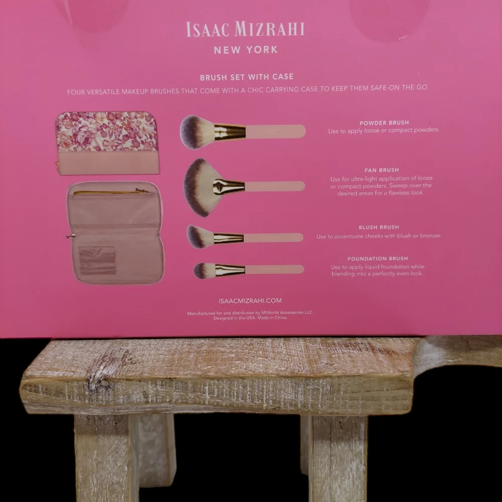 Isaac Mizrahi Make Up Brush Set w/ Case NWOT
